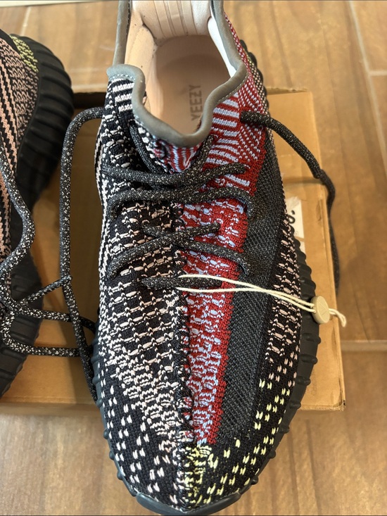 adidas Yeezy Black & Red Knit Low-Top Sneakers main image 5